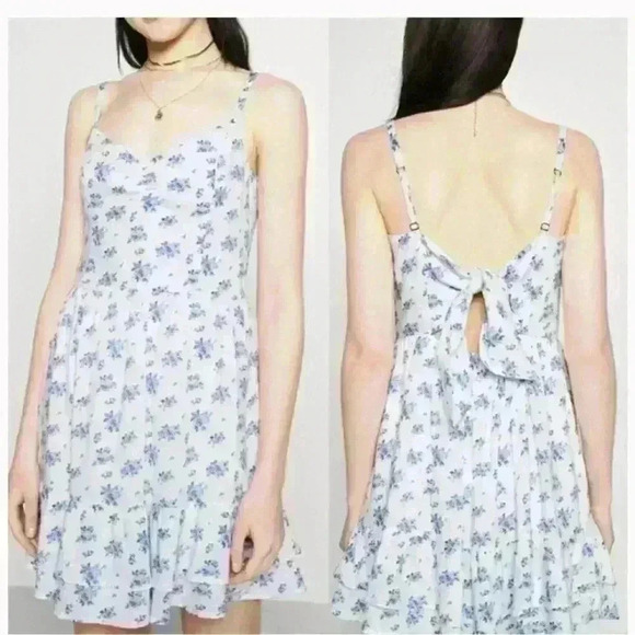 Hollister Dresses & Skirts - Hollister Floral Tie Back Dress